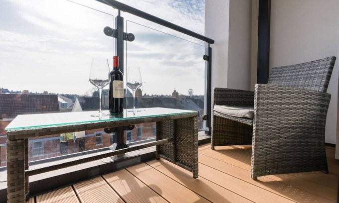 Penarth Condominio | Superior 2 Bed 2 Bath Apt with Parking and Gym