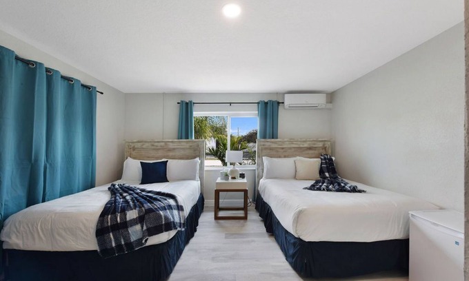 Clearwater Hotel | Superior 2 Queen Beds Suite in Downtown Clearwater Motel