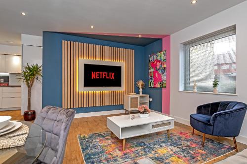 Luton Apartamento | SUPERIOR AIRPORT SUITE, FREE Parking, Stylish, BALCONY, Two Bathrooms, Close To Airport, Station & Centre
