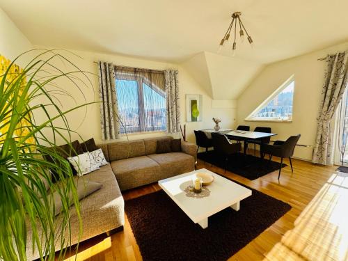 Velden am Worther See Apartamento | Superior-Apartment mit Pool und Seezugang