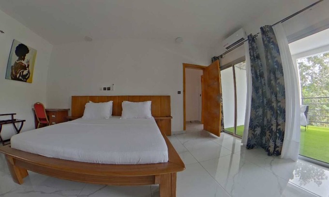 Kribi Hotel | Habitacion Doble-Superior-Baño con bañera