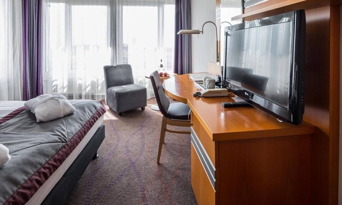 Leubnitz-Neuostra Casa | Superior Double Room - Ramada by Wyndham Dresden