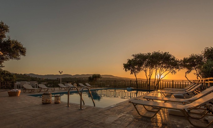 Planos Apartamento | Superior Maisonette with private pool Bed and Breakfast