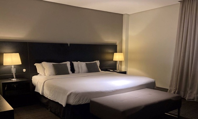 Reboucas Casa | Superior Prime Double ¼ UmQuarto 1- PR.