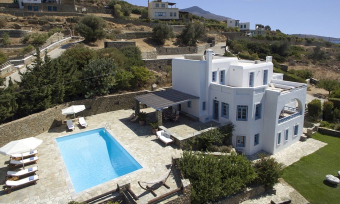 Ydrousa Villa | Retiro superior frente al mar con piscina privada, jardín y excepcionales vistas del atardecer