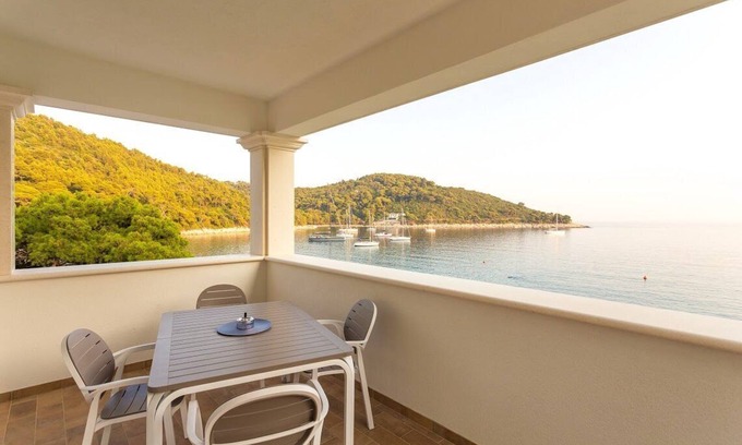 Saplunara Apartamento | Superior suite with sea view :) PRECIOUS MOMENTS