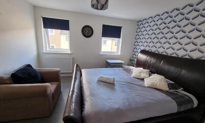 Camborne Casa | Superking Bedroom Close To The A30 Camborne