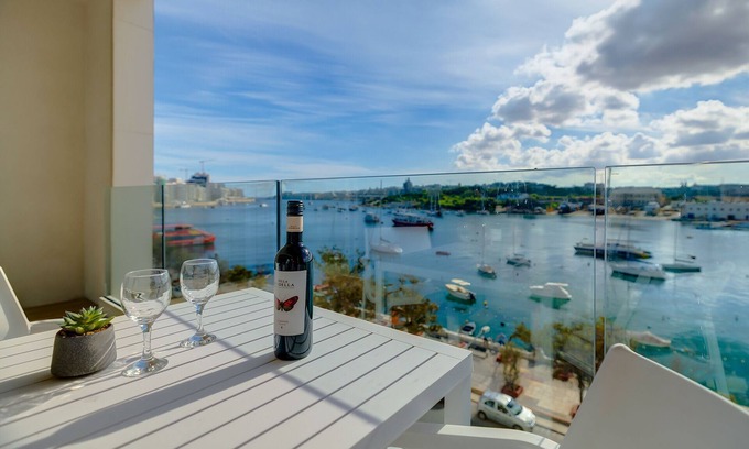 Sliema Apartamento | Superlative Apartment With Valletta and Harbour Views