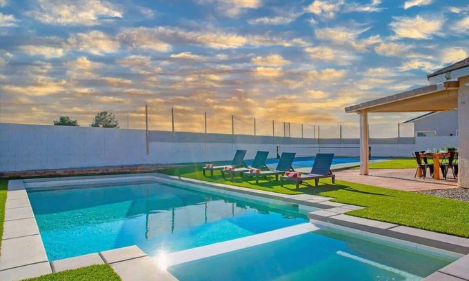 North Las Vegas Casa | Supreme 5BDR Oasis w/Pool,Pickle Ball,Golf & More!