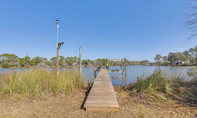 Freeport Casa | SUPs & Dock at Waterfront Home in Freeport