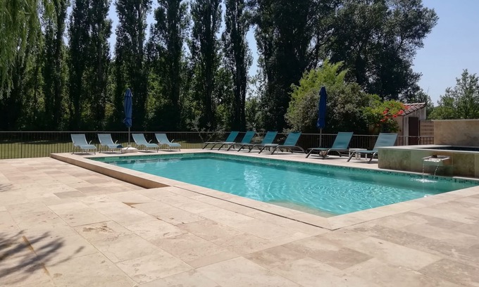 Villelaure Casa | Luberon en 7HA Casa de vacaciones confortable y climatizada. Piscina climatizada