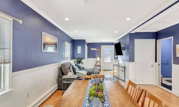 Kenberma Casa | Sur la Sand is STEPS from the ocean! renovated, clean, Wifi, and pet friendly!!!