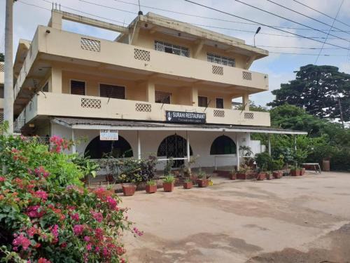 Malindi Casa | Surahi Restaurant & Guest House