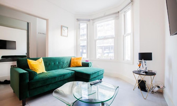 Berrylands Casa | Surbiton Luxury Garden House 19A