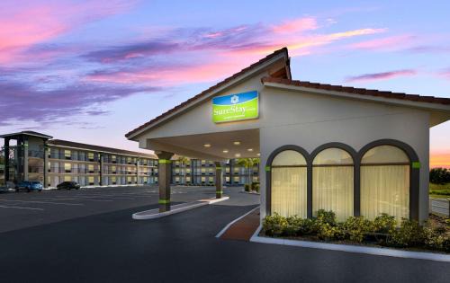West Kissimmee Hotel | SureStay Hotel by Best Western Clermont Theme Park West