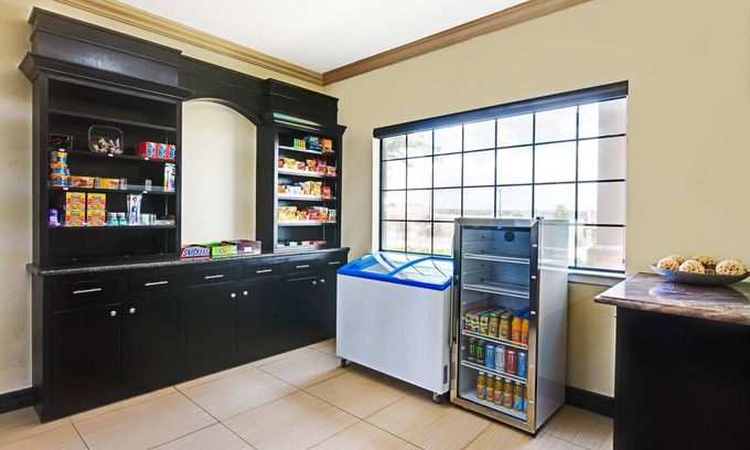 North San Antonio - SAT Hotel | SureStay Plus by Best Western San Antonio Airport