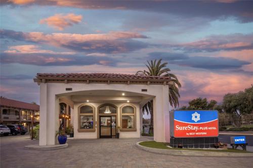 Santa Clara Hotel | SureStay Plus by Best Western Santa Clara Silicon Valley