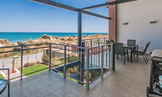 Silver Sands Casa | Surf and Sun in Silver Sands