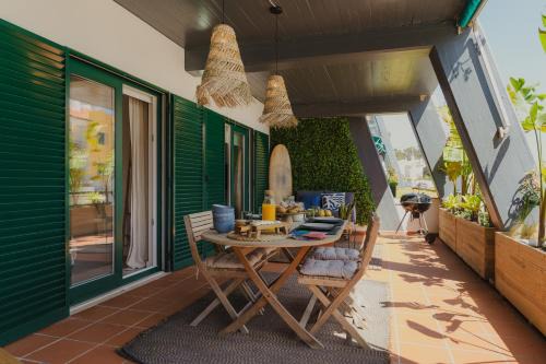 Pedra do Ouro Apartamento | Surf GuestHouse - 7min walk to the beach