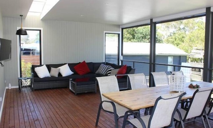 Currarong Cabaña | Surf Mist Cottage Currarong: ubicación tranquila a solo 120 metros de la playa