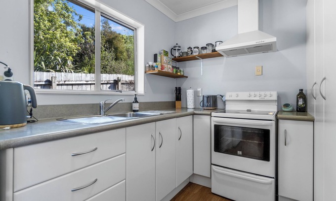 Raglan Casa | Surf Shack Haven - Raglan Holiday Home