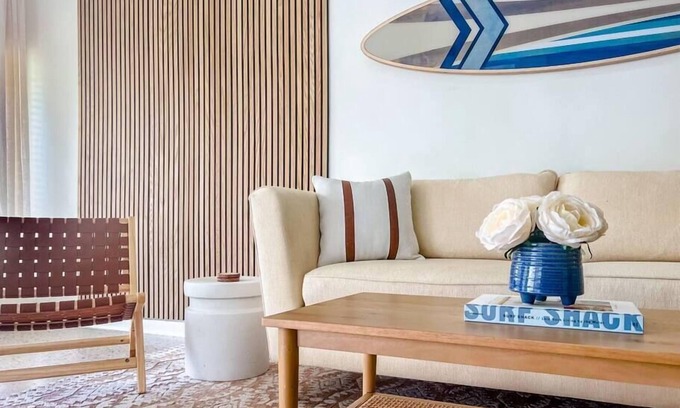 Jupiter Casa | Surf Shack! Pool table! Fire Pit! 10 min to beach!