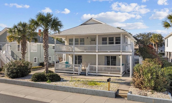 Ash Casa | Surf Shack|Steps to Beach|Pool|2nd Row|Sleep 17