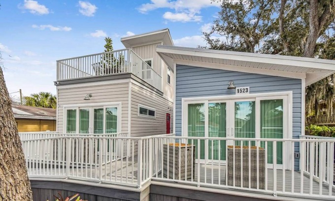 Dunedin Casa | Surf Shack Tiny Home on Pinellas Trail w/ Heated Pool