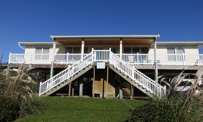 Emerald Isle Casa | Surf Sounds Beach Retreat, Completely Renovated, Enter your Relaxation Zone.