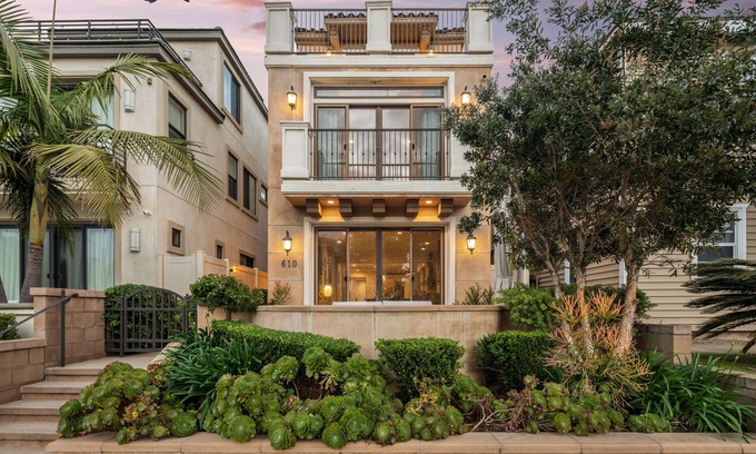 Huntington Beach Casa | Surf, Sun &Fun! Beachside Bliss-4 Blocks to Waves