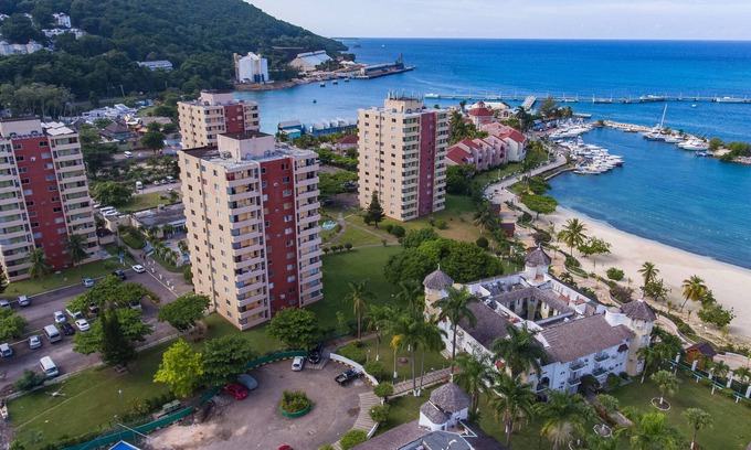 Ocho Rios Apartamento | Surf Turf at Turtle Tower