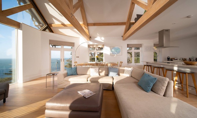 Lynmouth Cabaña | Surf View, a luxury 3 bedroom holiday apartment in Lynmouth, North Devon sleeping six.