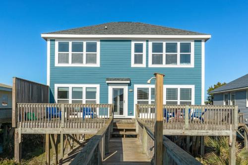 Long Beach Casa | Surf Watch by Oak Island Accommodations