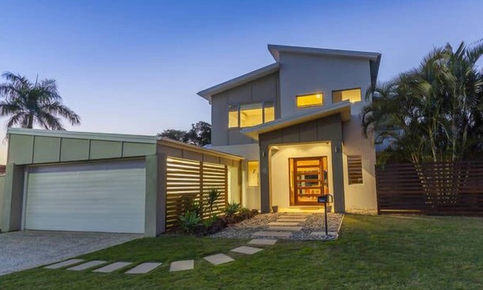 Mermaid Waters Casa | Surfers Beach Retreat