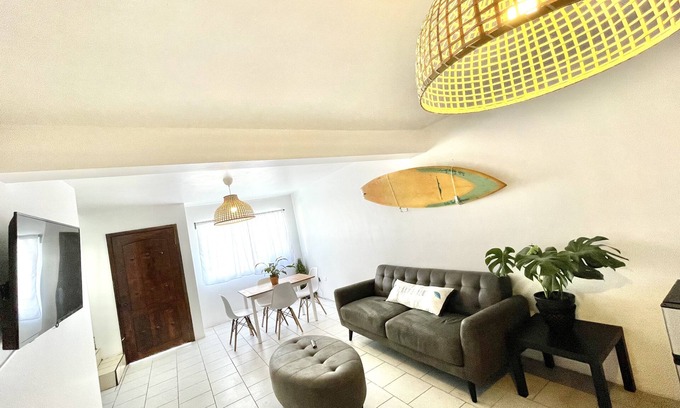 Costa Casa | Surfers Paradise House Ocean view balcony/clean