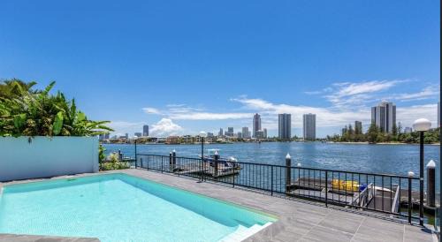 Surfers Paradise Casa | Surfers Paradise Waterfront Holiday Home - Private Pool and Dock