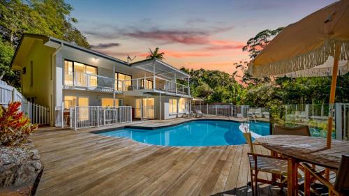Ocean Shores Casa | Surfers Rest - Stunning home 3 mins to beach