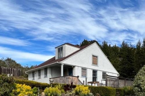 Point Arena Casa | Surfmen's Cottage - Historic Coast Guard property