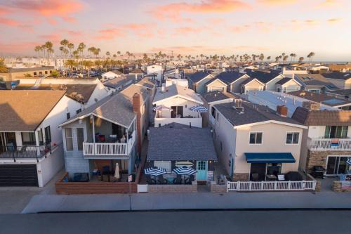 West Newport Apartamento | Surfrider I by AvantStay Walk to the Beach Patio