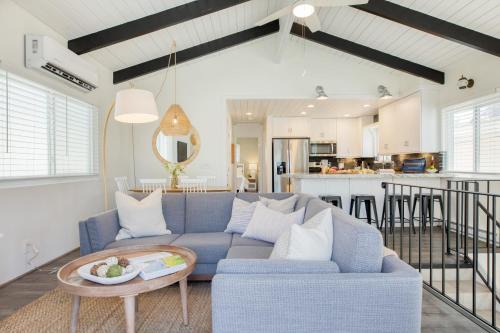 West Newport Apartamento | Surfrider II by AvantStay Walk to the Beach Balcony
