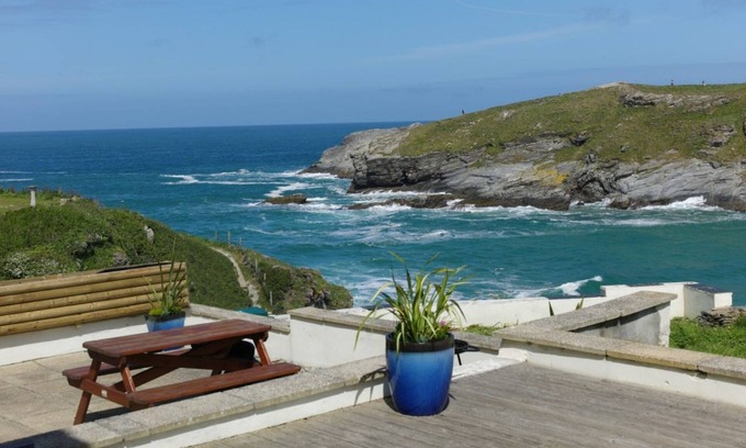 Lusty Glaze Cabaña | Surfside, a spacious and beautifully presented beachfront home