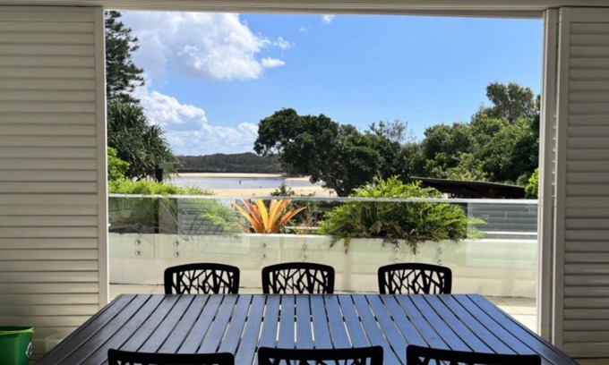 Currimundi Apartamento | SURFSIDE ONE UNIT 1 - Located directly opposite Currimundi Lake, you won't find a better spot!