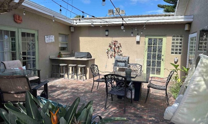 Van Valzah Casa | Surfside Shangri La