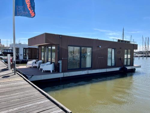 Monnickendam Alquiler De Eote | Surla luxury sailing Houseboat Splendid at Marina Monnickendam