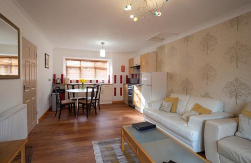 Surlingham Casa | Surlingham Lodge Garden Cottage in RSPB village near Norwich