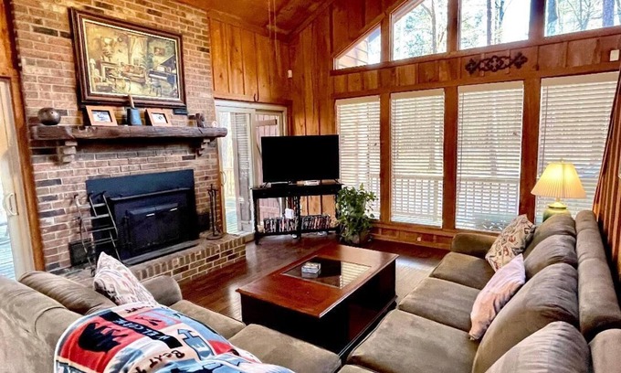 Counce Cabina | Surprise Valley - 3/2 Pickwick Lake Cabin - no pet fee