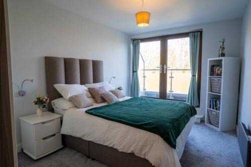 Chilworth Apartamento | Surrey Hills Escape: Riverside Walks & Quick Links