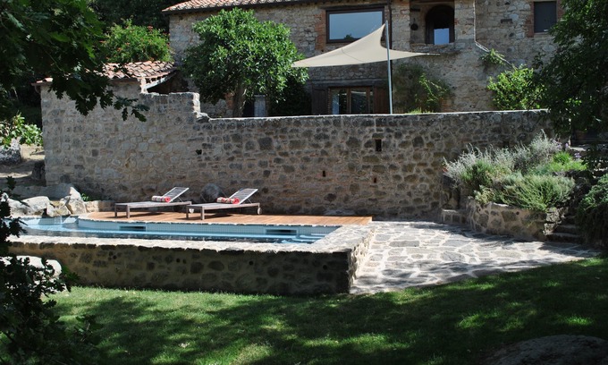 Roccastrada Casa | rodeado de naturaleza, apartamento en una granja de piedra del siglo XIX con piscina