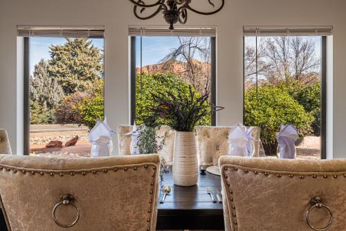 Oak Creek Casa | Surrounding Red Rock Views, Close to Trails, Enjoy Local Wildlife!