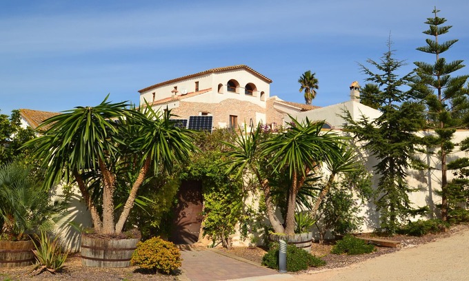 La Bisbal del Penedés Cabaña | Masia sostenible del S. XVII rodeada de viñas del Penedès, con piscina privada